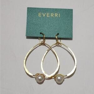Everri gold‎ tone faux pearl dangly chandelier earnings new!!